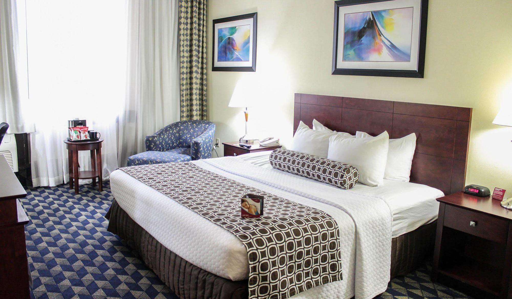 Hotel Crowne Plaza Cleveland Airport By Ihg 3*